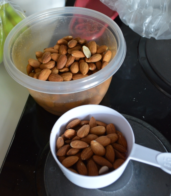 2.5 cups of almonds