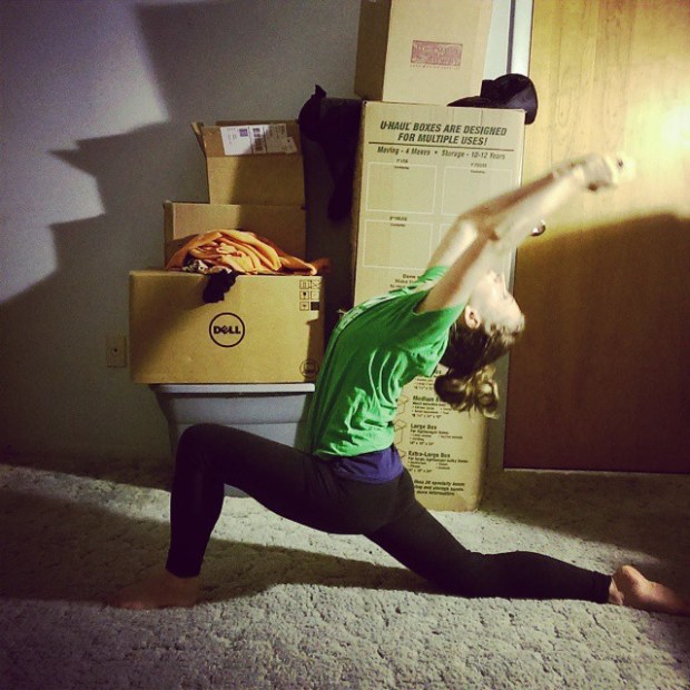 Crescent Lunge. Anjanayasana. 